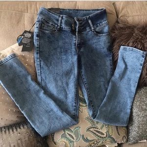New booty pop skinny jeans